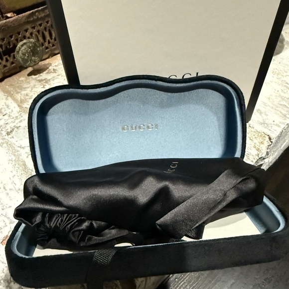 Gucci Black and Gold Luxury Glasses - Picture 7 of 10